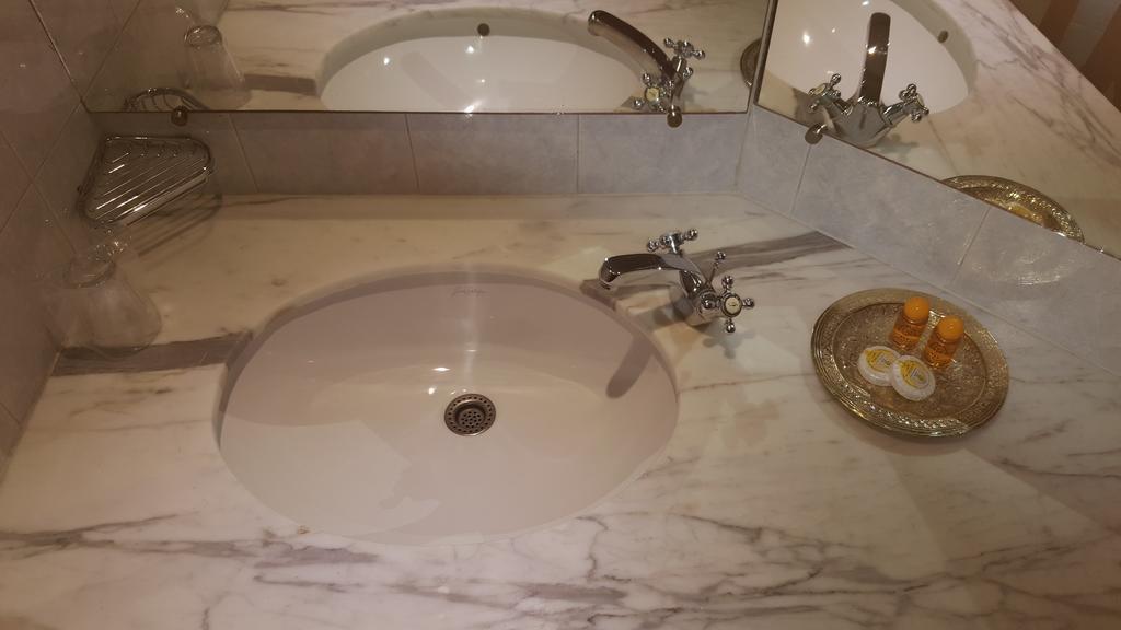 Rania Belmadina Hotel Casablanca Esterno foto