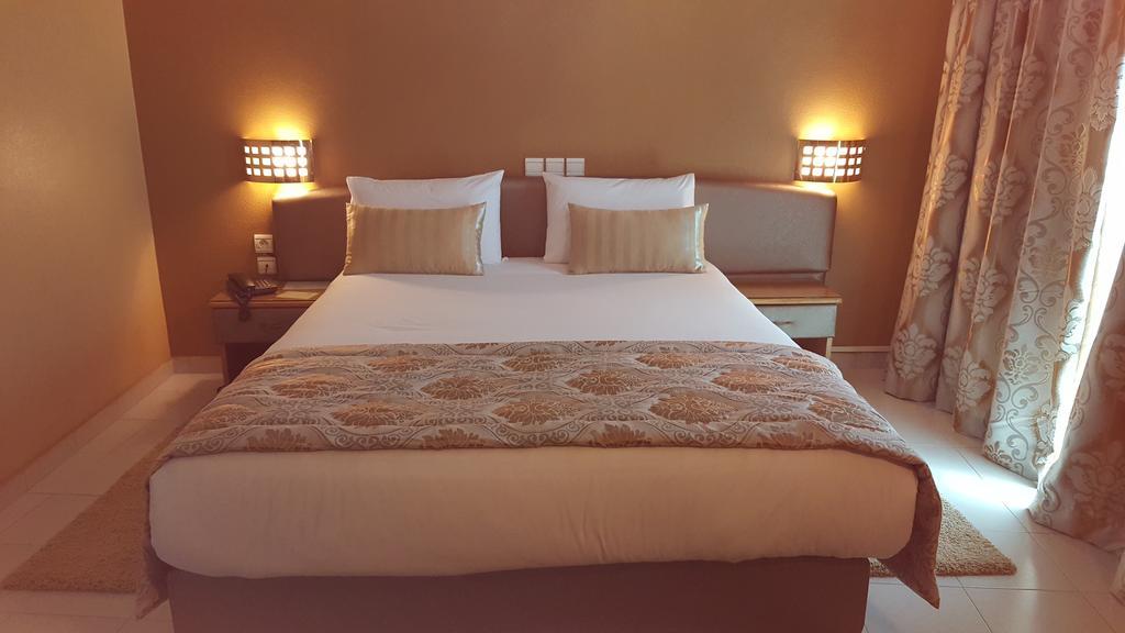 Rania Belmadina Hotel Casablanca Esterno foto
