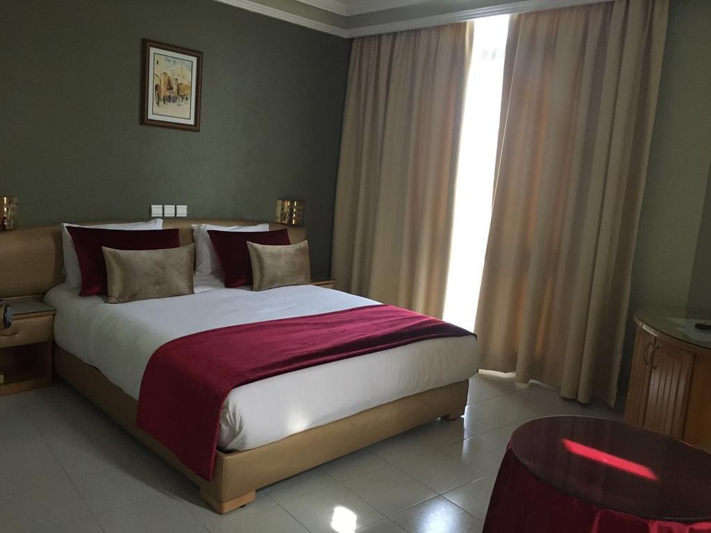 Rania Belmadina Hotel Casablanca Esterno foto