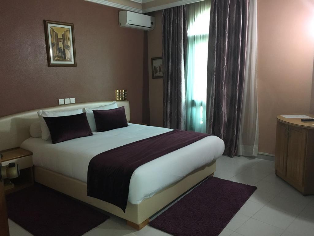 Rania Belmadina Hotel Casablanca Esterno foto