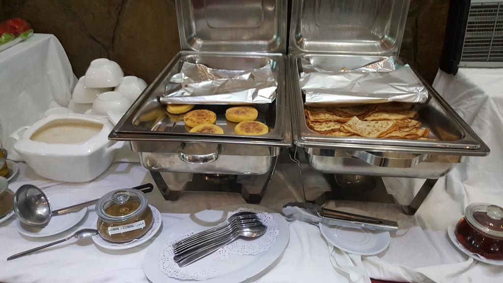 Rania Belmadina Hotel Casablanca Esterno foto