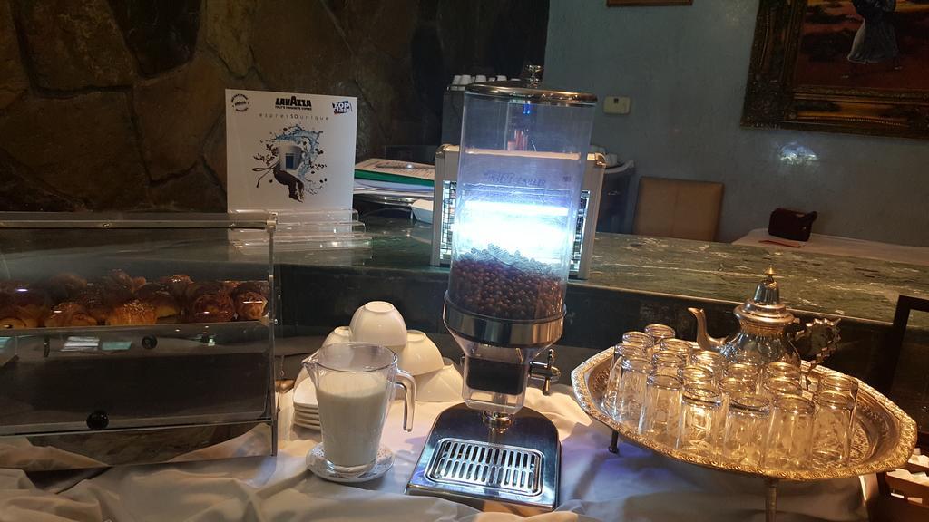 Rania Belmadina Hotel Casablanca Esterno foto