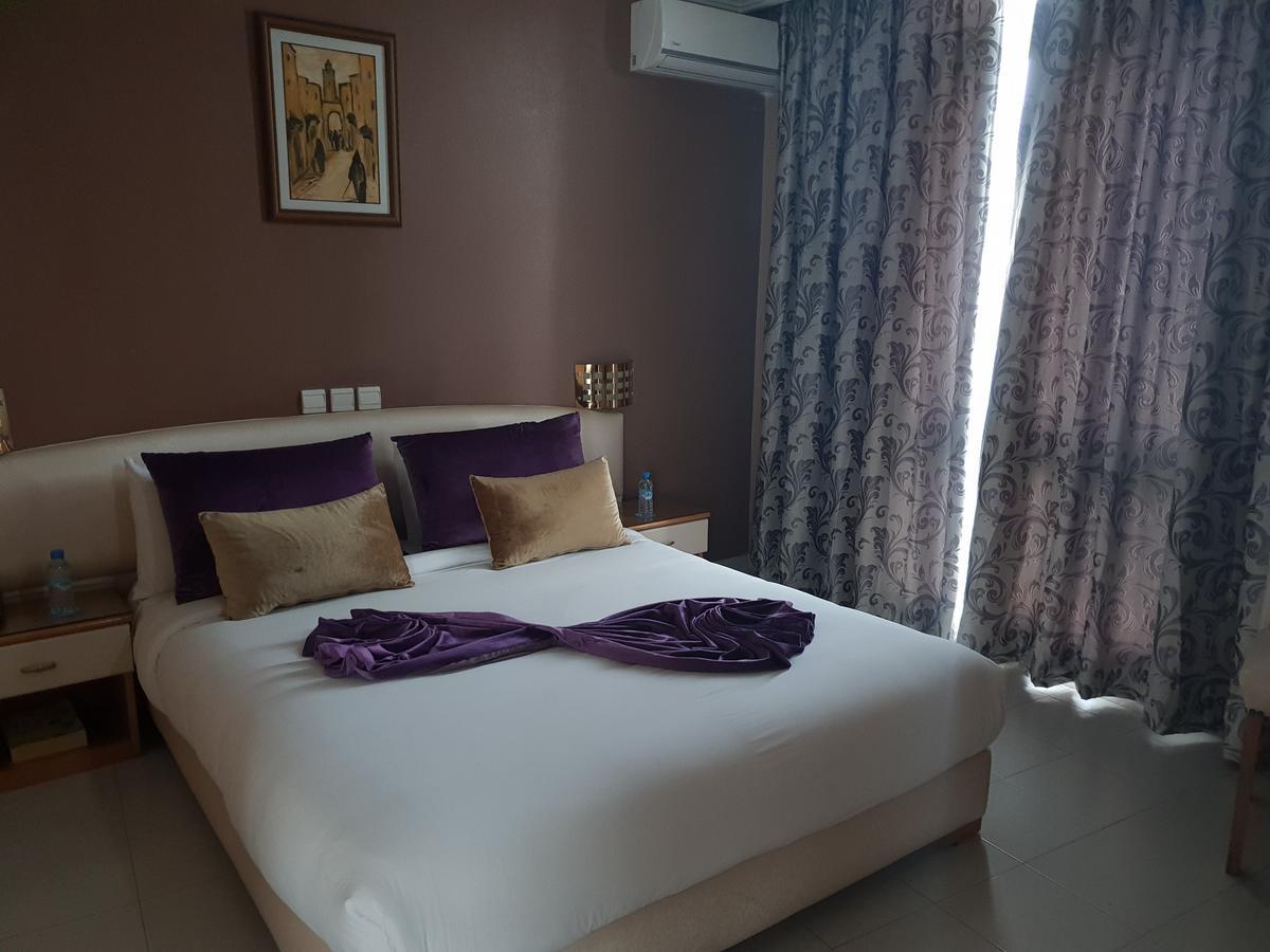 Rania Belmadina Hotel Casablanca Esterno foto