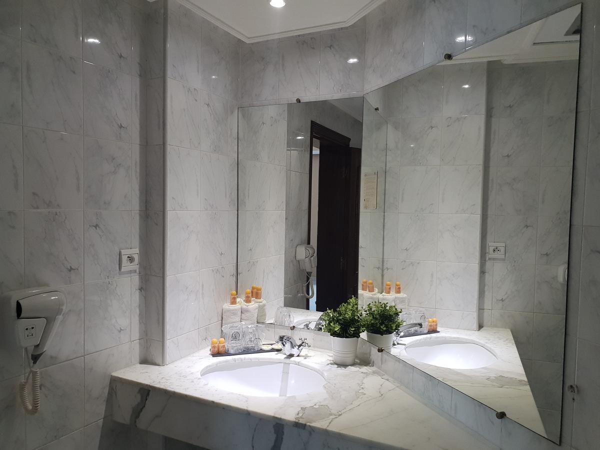 Rania Belmadina Hotel Casablanca Esterno foto