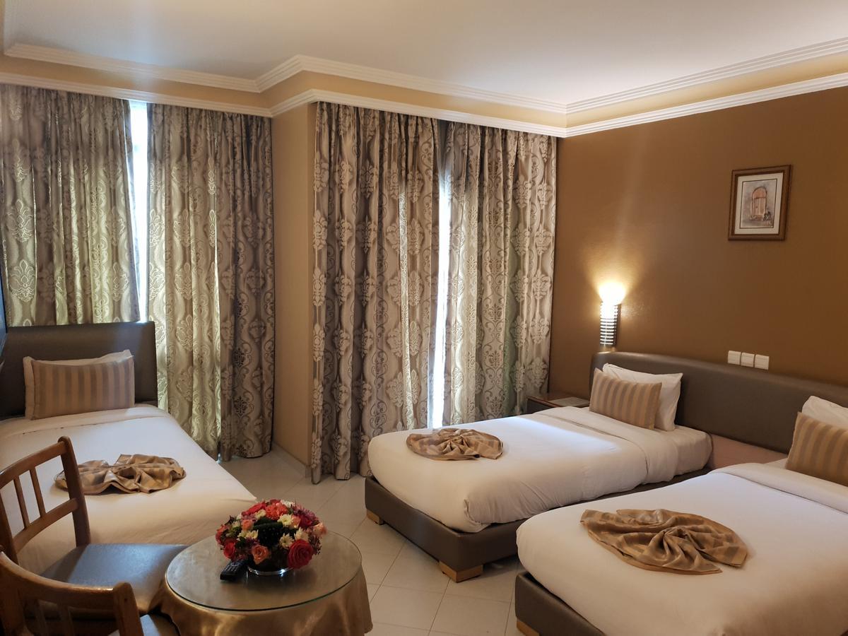 Rania Belmadina Hotel Casablanca Esterno foto