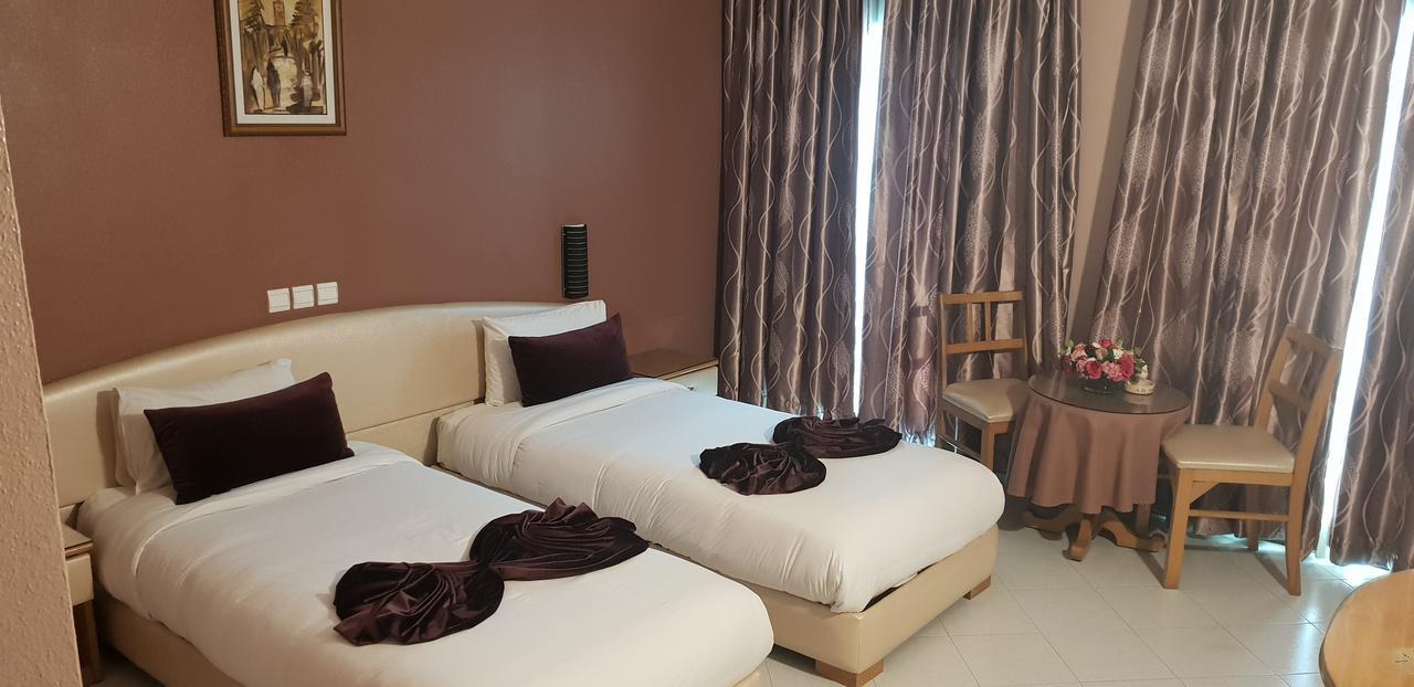 Rania Belmadina Hotel Casablanca Esterno foto