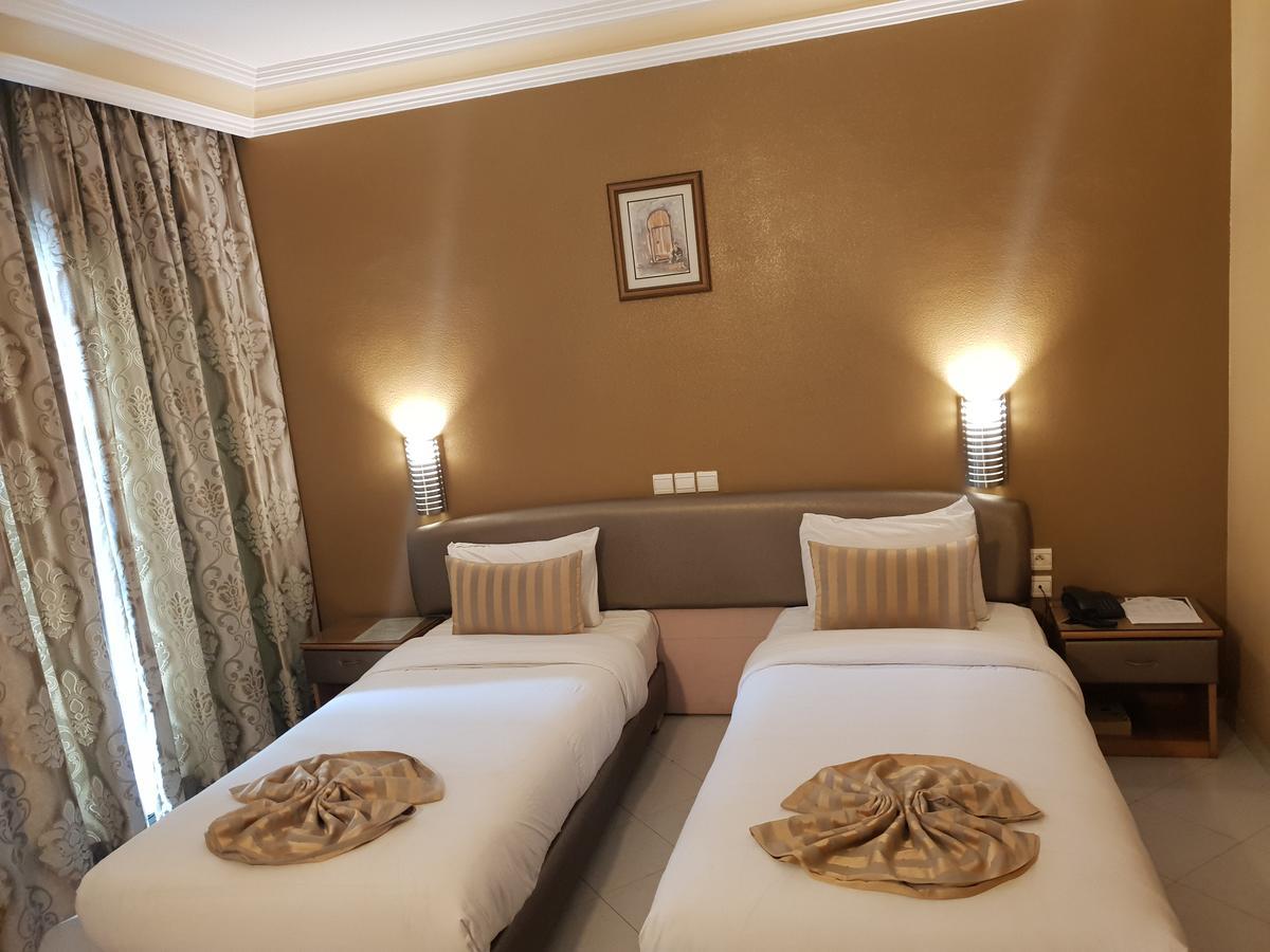 Rania Belmadina Hotel Casablanca Esterno foto